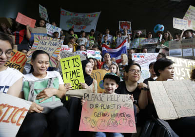 Klimatdemonstranter intog miljöministeriet i Bangkok.