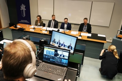 Keskusrikospoliisin tiedoitustilaisuus Psykoterapiakeskus Vastaamon liittyvän esitutkinta- ja oikeusprosessin etenemisestä asianomistajien osalta 26. huhtikuuta. 