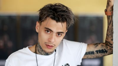 Muusikko ja näyttelijä Mikael Gabriel Bodom-elokuvan pressitilaisuudessa.