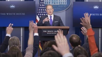 Vita husets presstalesman Sean Spicer svarar på frågor.