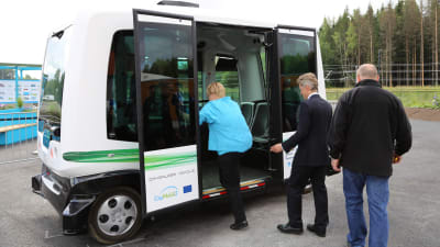 Förarlös buss på bostadsmässan 2015.