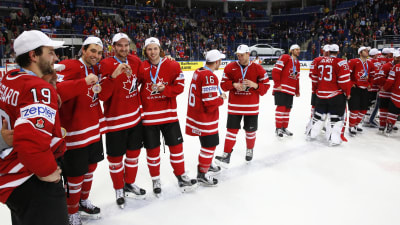 En kvintett regerande världsmästare finns med i Kanadas VM-lag i år.