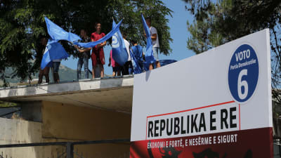 Demokratiska partiet i Albanien håller valmöte i Gjirokaster.