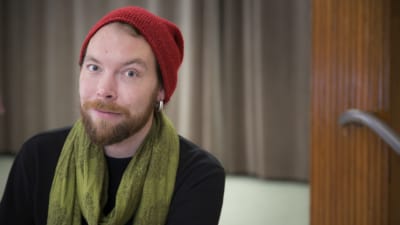 Kuntavaaliehdokas Sami "Frank" Muttilainen Malmin työväentalolla.