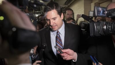Republikanen Devin Nunes som leder representanthusets utredning om Trump och Ryssland är under allt hårdare tryck på grund av sina kontroversiella beslut om uttalanden