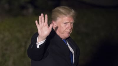 Trump flög iväg till det ekonomiska forumet i Davos på onsdag kväll, lokal tid