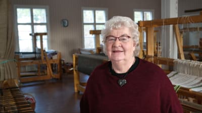 Siv Fagerlund återupplever vävsalen i Houtskärs kyrkliga folkhögskola