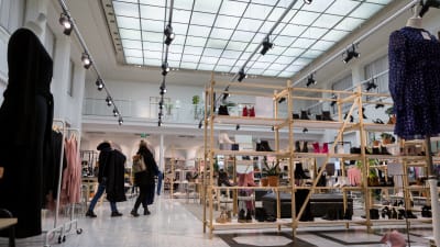 Kauppakeskus Galleria Esplanadin vaateliike ja muotiketju "& Other Stories", Helsinki, 11.3.2018.