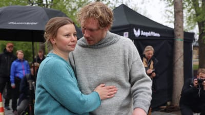 Skådespelarna Amanda Jansson och Linus Troedsson under inspelningar. 