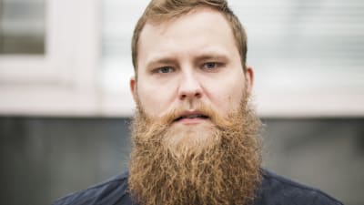 Porträttbild av Jonas Forsbacka.