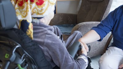 Senior och hemvårdare.