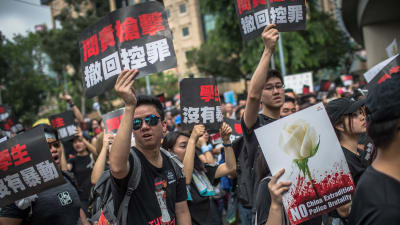 Demonstranter under lördagens demonstration i Hongkong. 