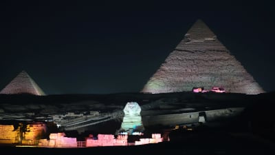 Pyramiderna i Giza nära Kairo hör till de mest populära turistmålen i Egypten. Säkerheten har skärpts i området för att locka tillbaka fler turister 