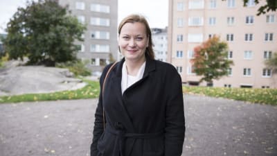 Feministisen puolueen puheenjohtaja Katju Aro.
