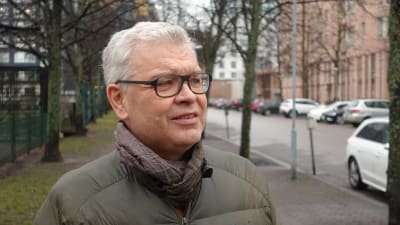 Carl-Gustav Lindén fotograferad på Busholmen i Helsingfors.