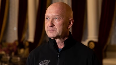 Jarmo Kekäläinen ser allvarlig ut.