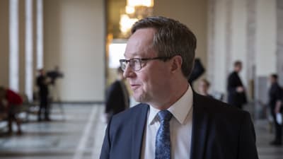 Närings- och energiminister Mika Lintilä i riksdagen.