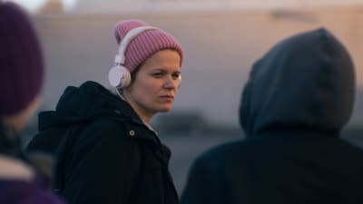 Selma Vilhunen under inspelningarna av Hölmö nuori sydän.