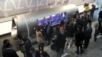 Hyperloop-kapsel presenteras i Spanien.