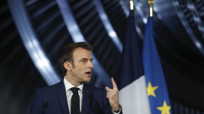 President Emmanuel Macron presenterar sina stora kärnkraftskplaner i Belfort, Frankrike.