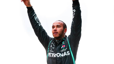 Lewis Hamilton firar segern i Turkiet.