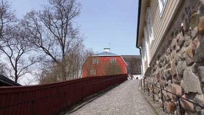 Diktarhemmet sett nerifrån Kyrkbacken i Borgå