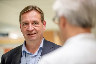 Profilbild på sjukhusdirektör Petri Virolainen.