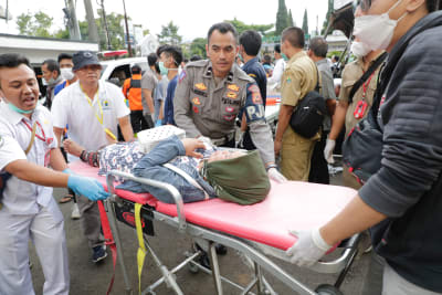 En skadad person förs till sjukhus efter ett kraftigt jordskalv på Java.