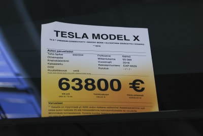 Prislappen på en begagnad Tesla