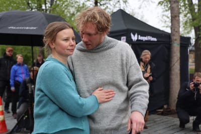 Skådespelarna Amanda Jansson och Linus Troedsson under inspelningar. 