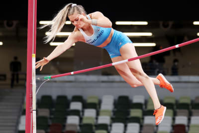 Elina Lampela hoppar stav i OS i Tokyo.