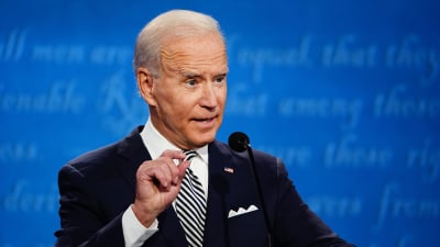 Joe Biden debatterar i en valdebatt mot president Donald Trump.