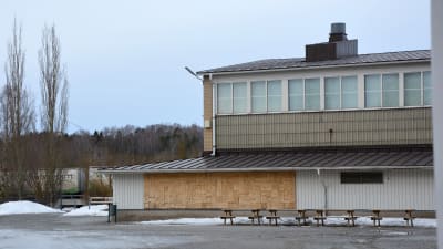Skolgården för Sarlinska skolan i Pargas. 