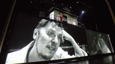 Eero Ritala som Andrej i Kolme sisarta på Nationalteatern.
