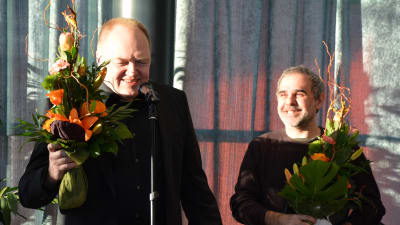 Tapani Bagge och Carlos da Cruz vid prisceremonin av Runeberg 06.02.20