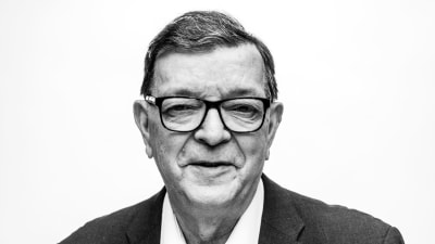 Paavo Väyrynen Politiikka-Suomi-sarjan kuvassa.