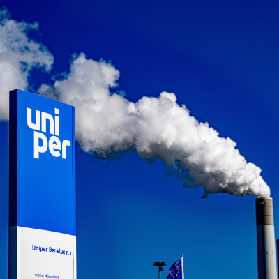 Unipers logga, ett kraftverk i bakgrunden.
