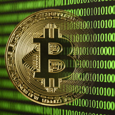 kryptovalutan bitcoin och en massa ettor och nollor
