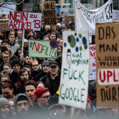 Demonstration mot den då föreslagna artikel 13. Berlin den andra mars 2019.