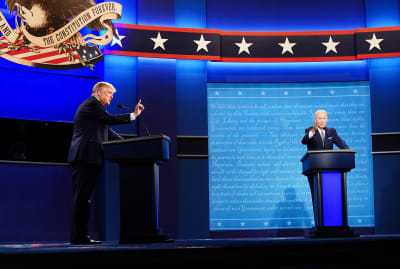 Donald Trump och Joe Biden debatterar under sin första direktsända debatt under presidentvalet 2020.