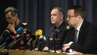 Svenska polisens presskonferens den 9 april 2017 med anledning av terrorattentatet i Stockholm den 7 april.