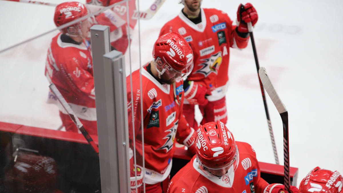 Sports dream of playoffs increasingly distant after snowy overtime goal – Vasalajit fell hard in must-win match – Sport – svenska.yle.fi