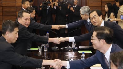 Nordkoreanska och sydkoreanska delegationen efter mötet i den demilitariserade zonen i augusti 2018