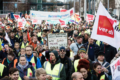 Demonstranter i Berlin den 23 mars 2023.