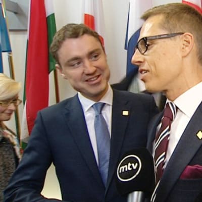 Viron ja Suomen pääministerit Taavi Rõivas ja Alexander Stubb saapuivat EU-huippukokoukseen alkuillasta torstaina.