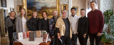 Alla kandidater till att få Runebergspriset 2022 i Runebergs hem.