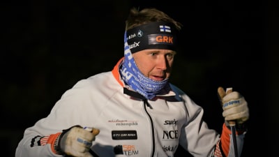 Hans Mäenpää i skidspåret i Jakobstad.