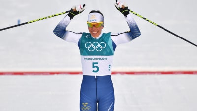 Charlotte Kalla vann OS-guld i skiathlon.