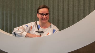 Rosa Meriläinen vieraana YLEn Takaisin Pasilaan Podcastissa.