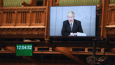 Boris Johnson, som befinner sig i karantän,  talar på distans inför parlamentet 18.11.2020